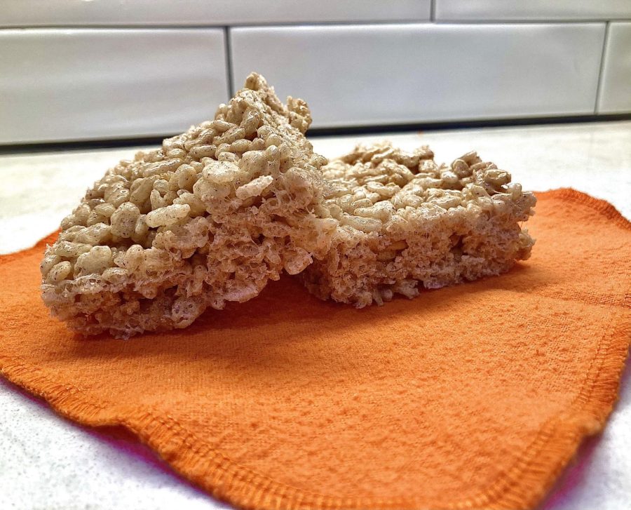 Welcome fall with these  pumpkin spice Rice Krispie treats!