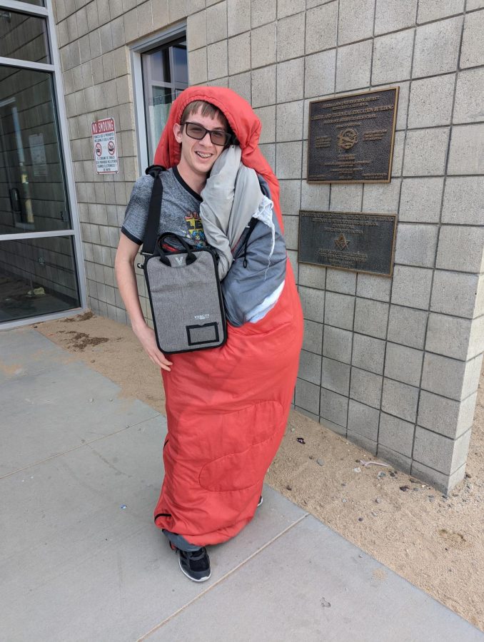 Sophomore Levi Sutphin uses a sleeping bag to carry his belongings for Anything But a Backpack Day.