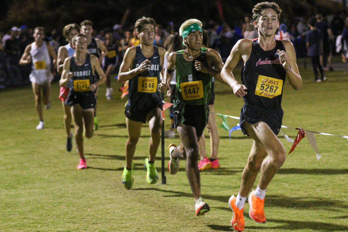 Senior Zion Ortiz dashes to the finish at the Woodbridge Invitational.