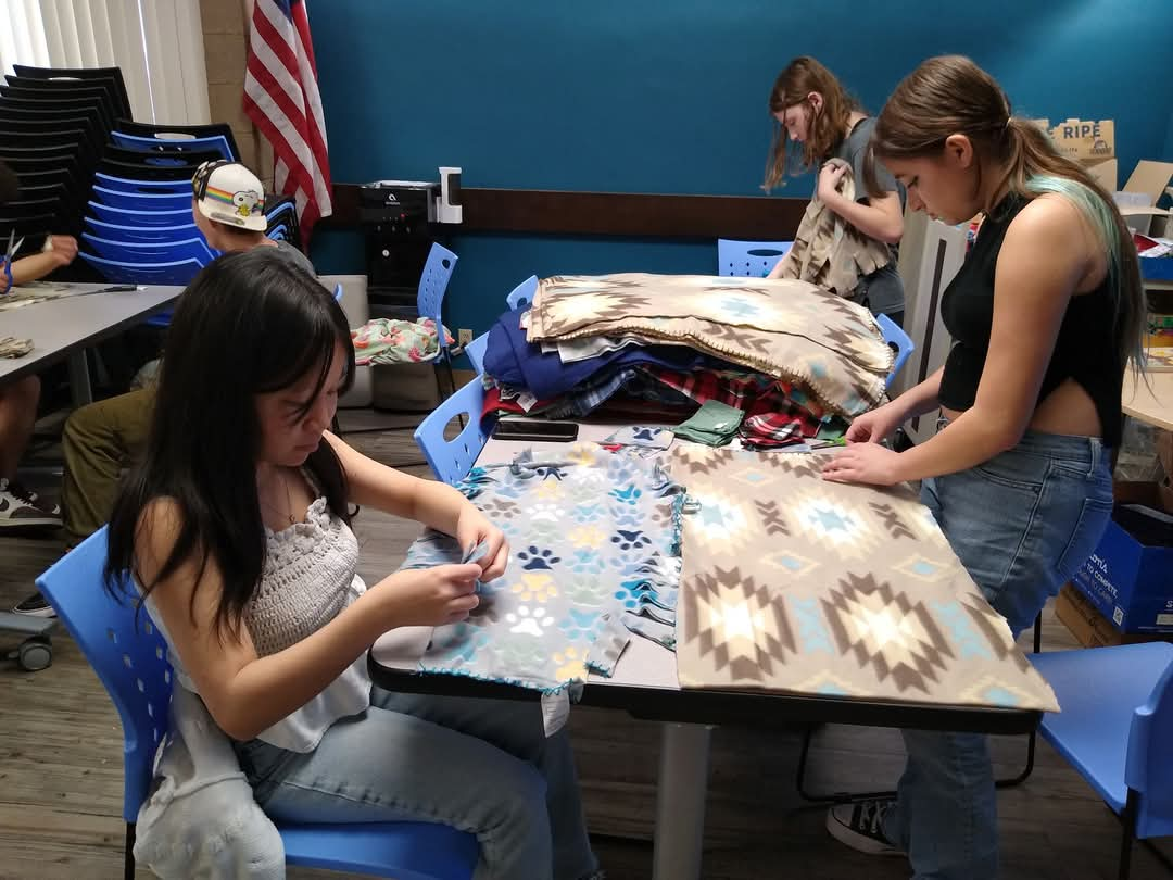 Sophomore Annie Ngo, sophomore Laticia Elbrecht-Sigala, and freshman Karah Higer work to create blankets for the Animal Shelter. 